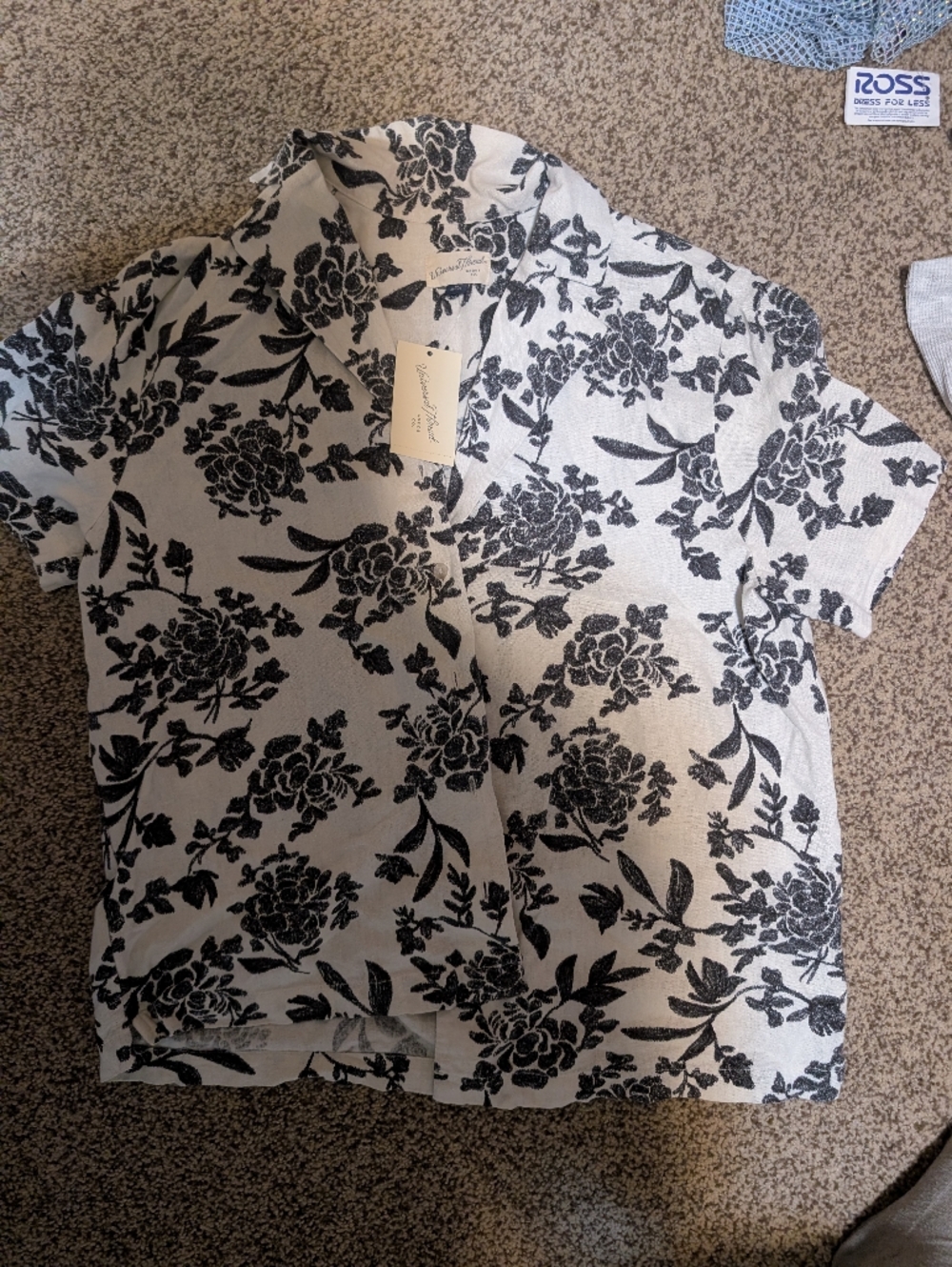 Universal Thread Black and White Floral Short Sleeve Button-Up Top